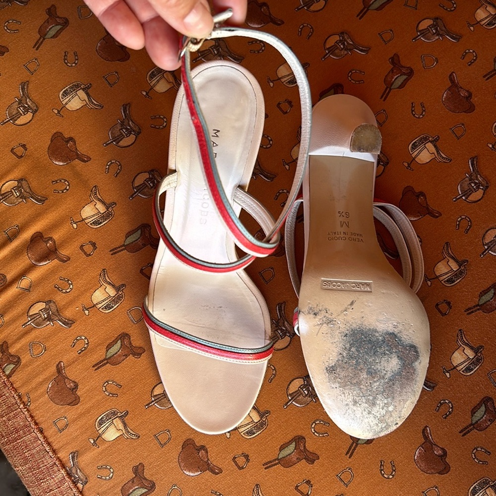Beautiful Marc Jacobs made in Italy 6.5. Please offer up 🥰